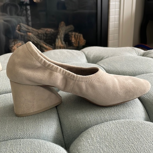 Mercedes Castillo Suede Emilia Mid Heels - Picture 8 of 16